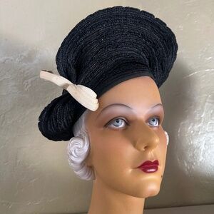 DRAMATIC 1930s' BLACK STRAW  HAT - UPTURNED BRIM + CREAM GROSGRAIN BOW